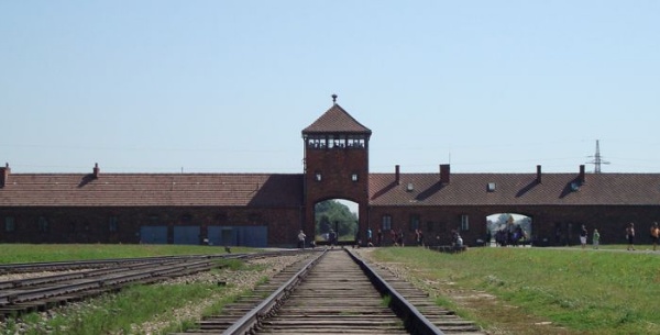 Photo of the entrance to Auschwitz 